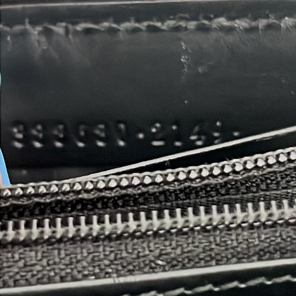 Authentic Gucci GG Guccissima Bow Zip Wallet - Picture 16 of 17